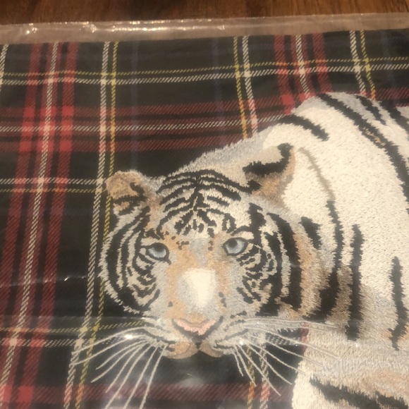 Tiger embroidered tartan pillow cover William Sonoma home - Picture 10 of 11